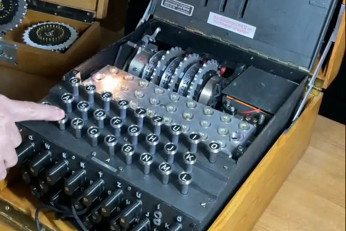 Enigma I · Edición Interactiva