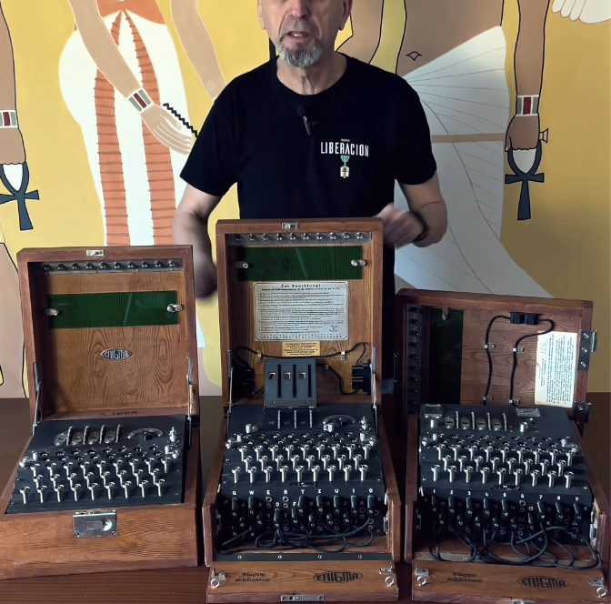 Fotograma del vídeo comparativo sobre los modelos Enigma I, Enigma M4 y Enigma K.