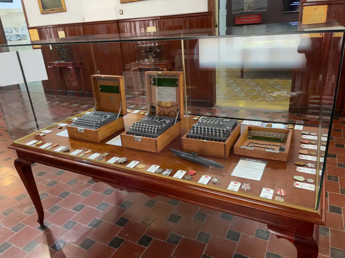 Exposiciones que convierten la criptografía en una experiencia visual