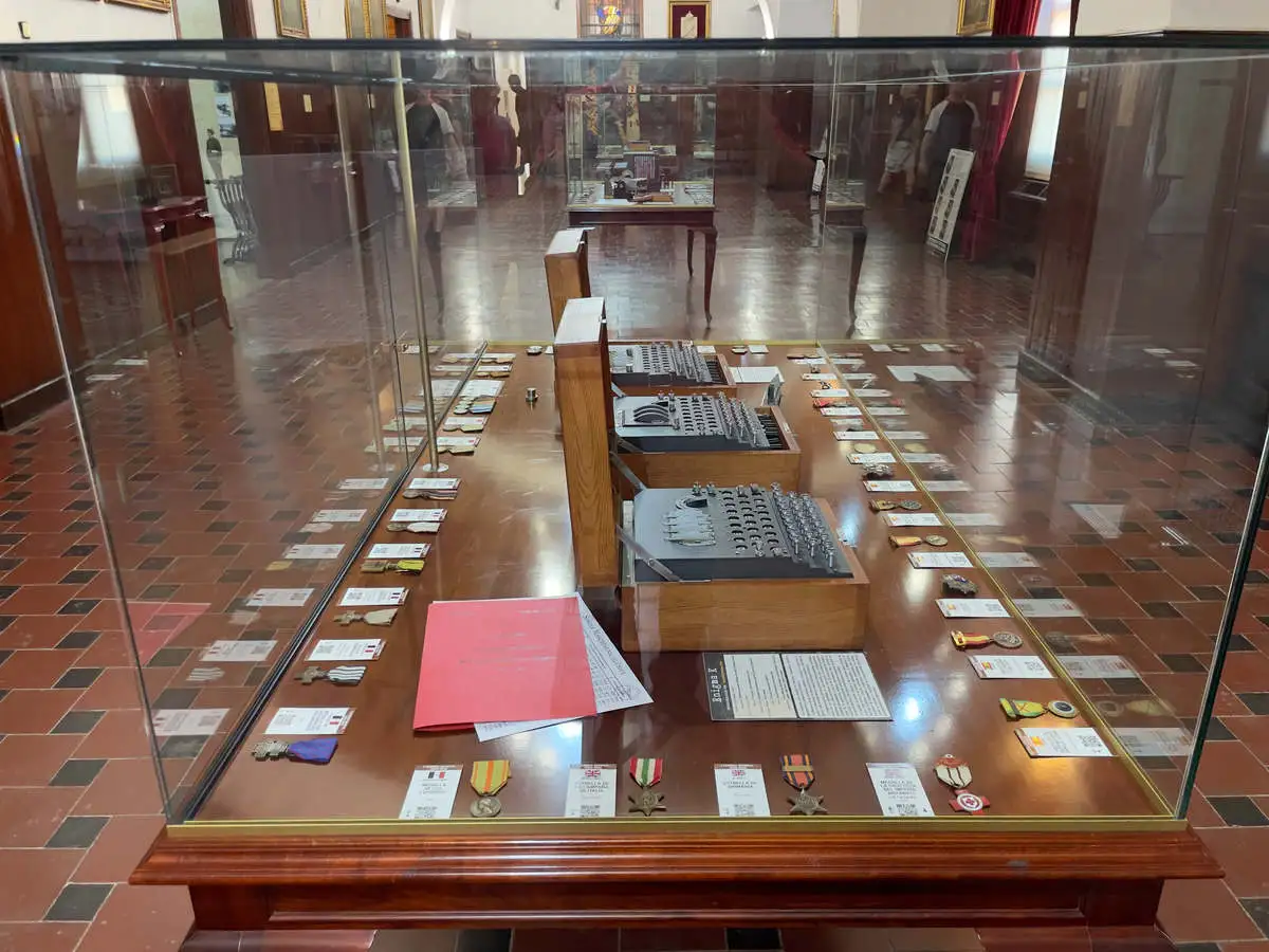 Exposiciones que convierten la criptografía en una experiencia visual