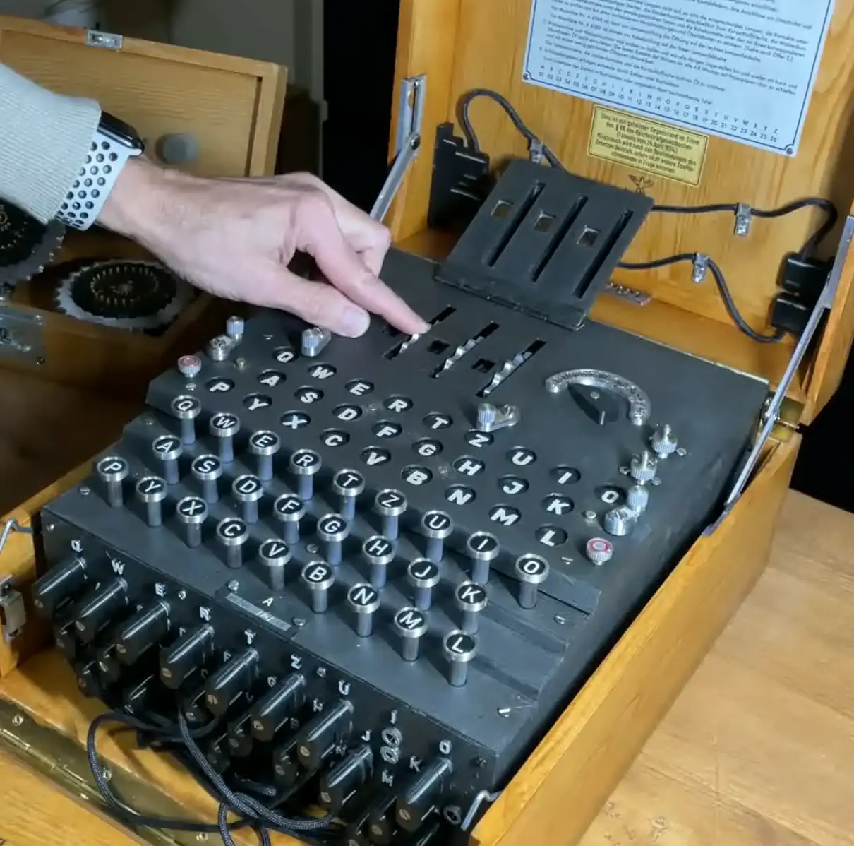Enigma I · Edición Interactiva